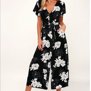 NWOT‼️ Lulus Black Floral Jumpsuit